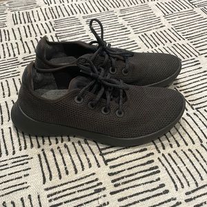 Men’s black Allbirds tree runners, size 10